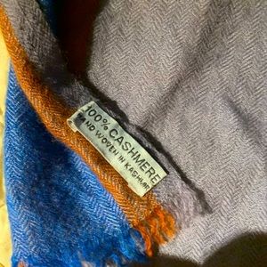 Beautiful 💯 cashmere scarf.